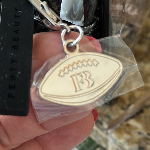 Fenty Swag Belt Bag w Lip Gloss - Picture 11 of 17